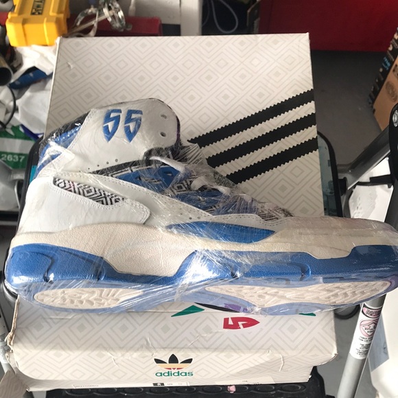 Brand new wrap in plastic Mutombo size 10 - Picture 2 of 5